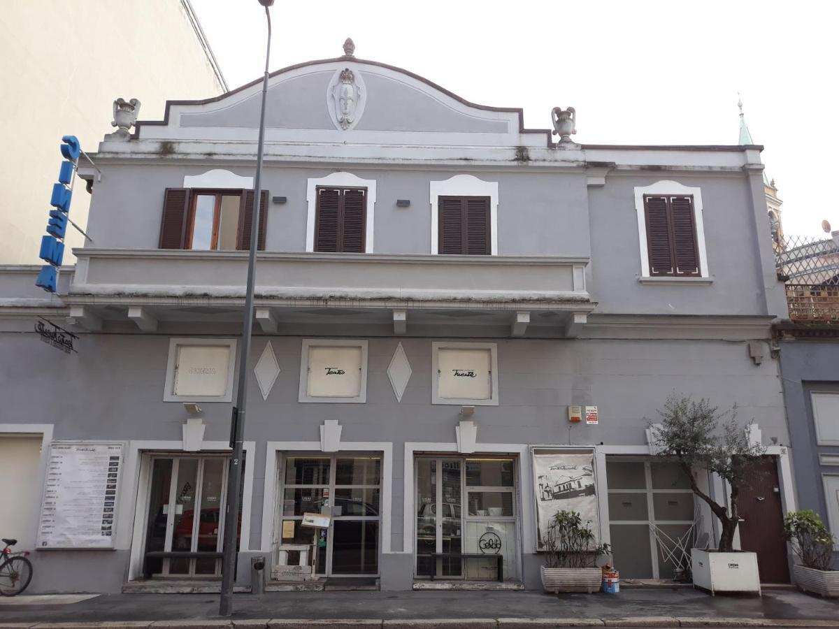 La Locanda Del Teatro Милан Экстерьер фото